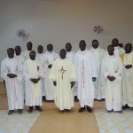 Caritas Côte d’Ivoire rend hommage aux  Pères N’Doly Théodore et APOVO Achille  Alain pour leur 21 ans de sacerdoce